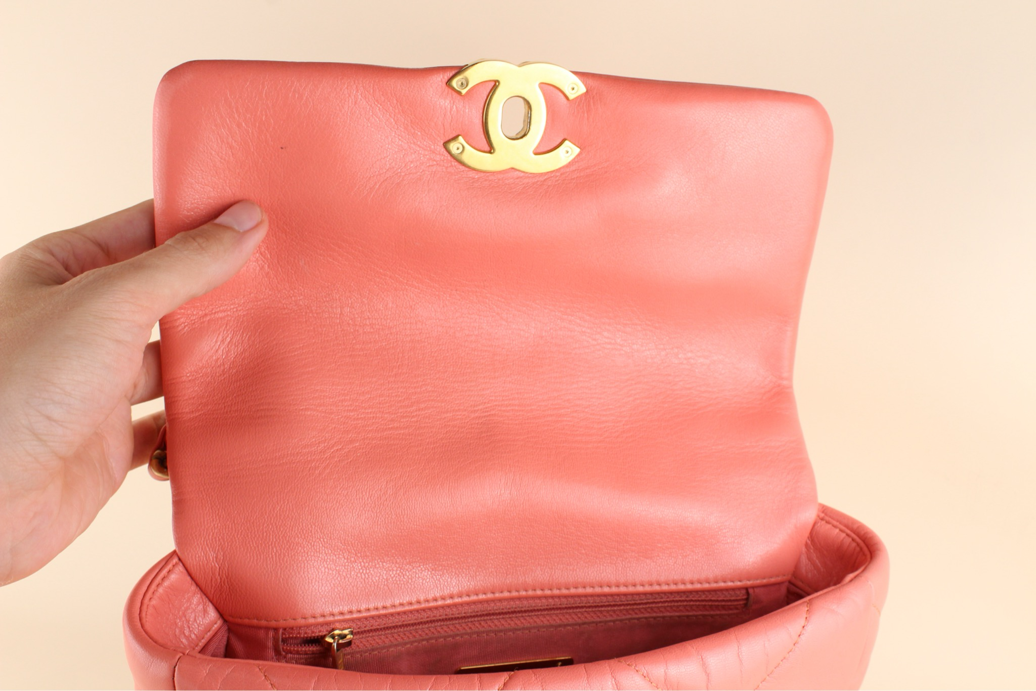 Chanel 19 small
