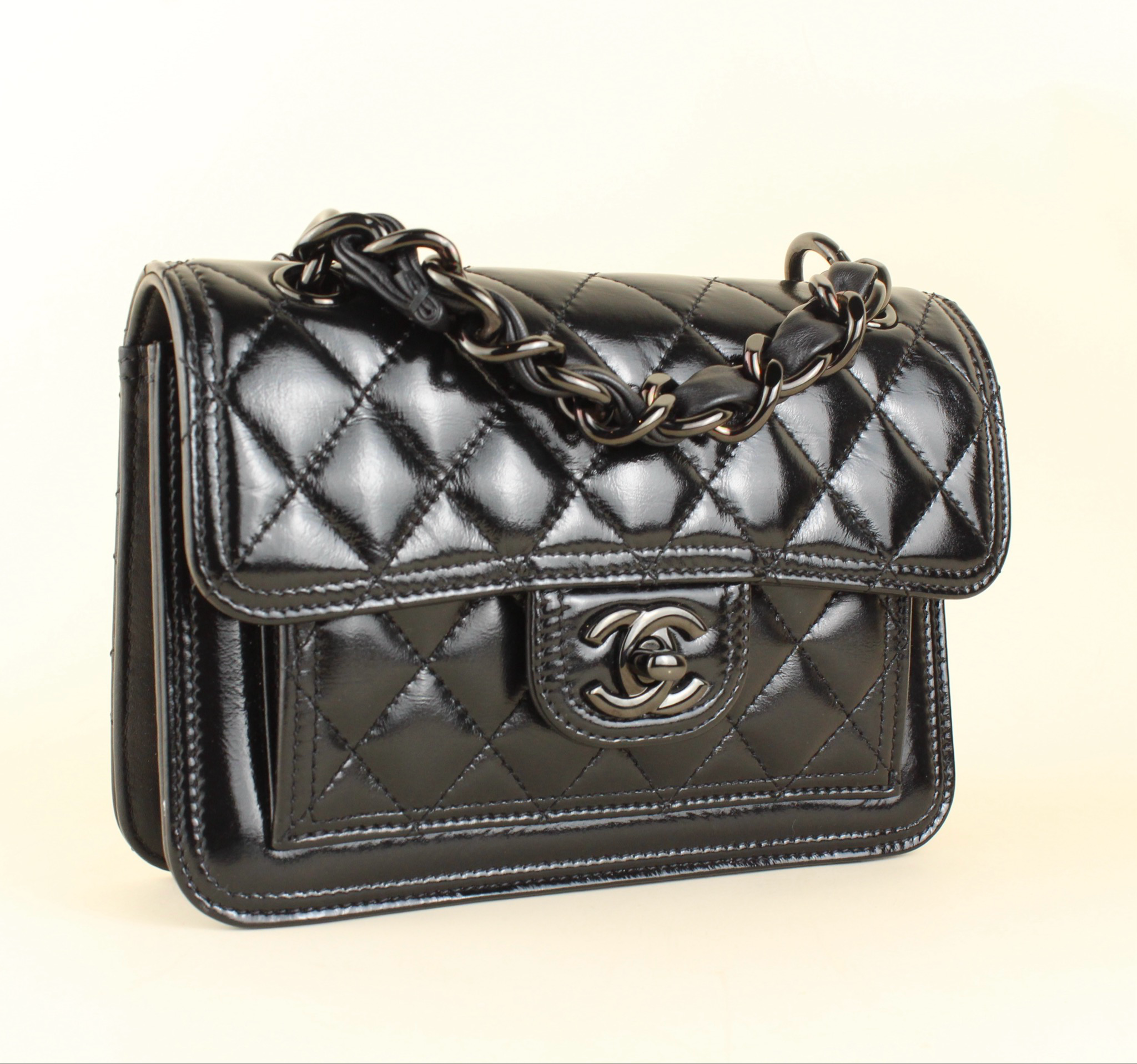Chanel Mini so black