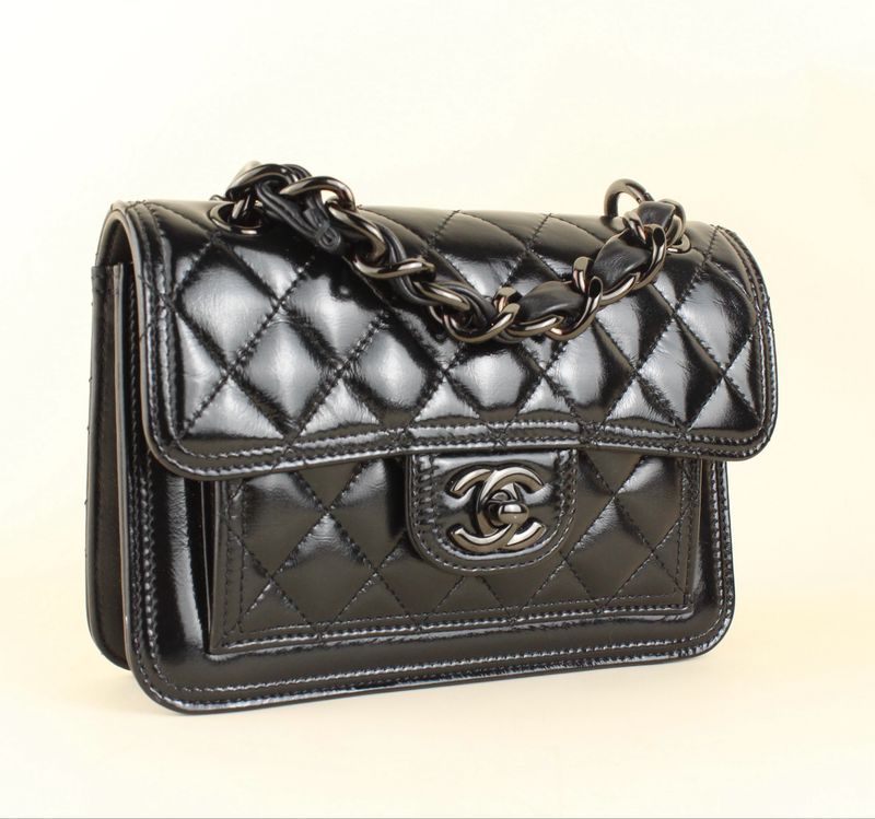Chanel Mini so black