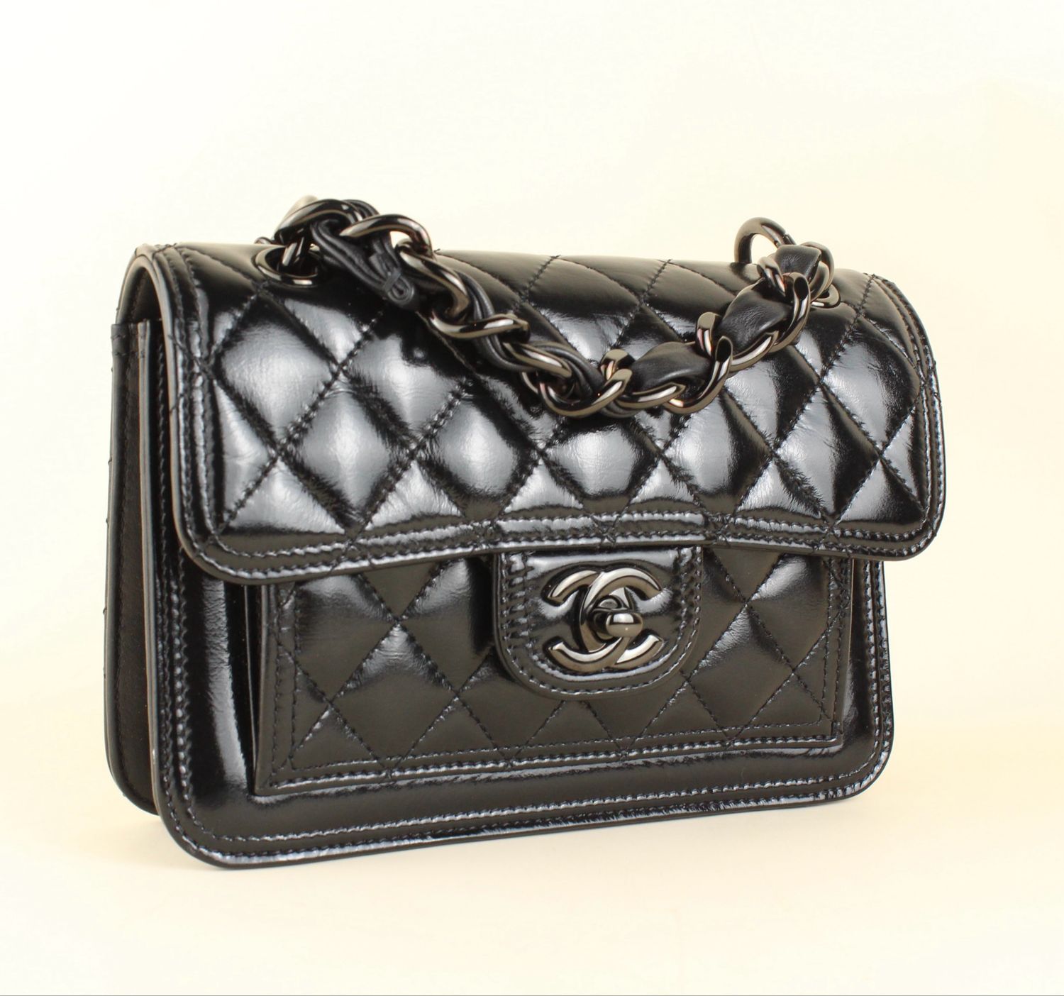 Chanel Mini so black