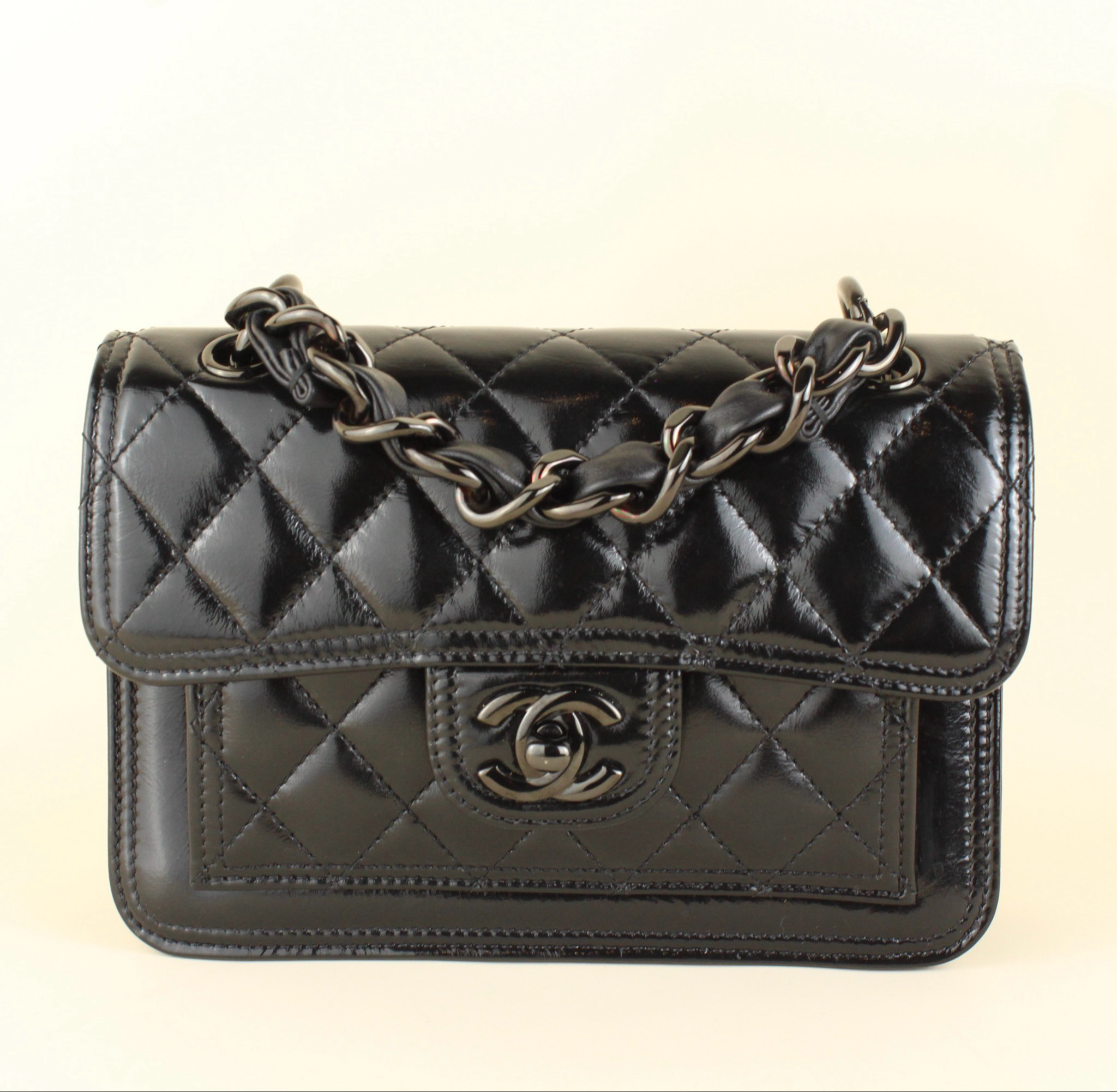 Chanel Mini so black