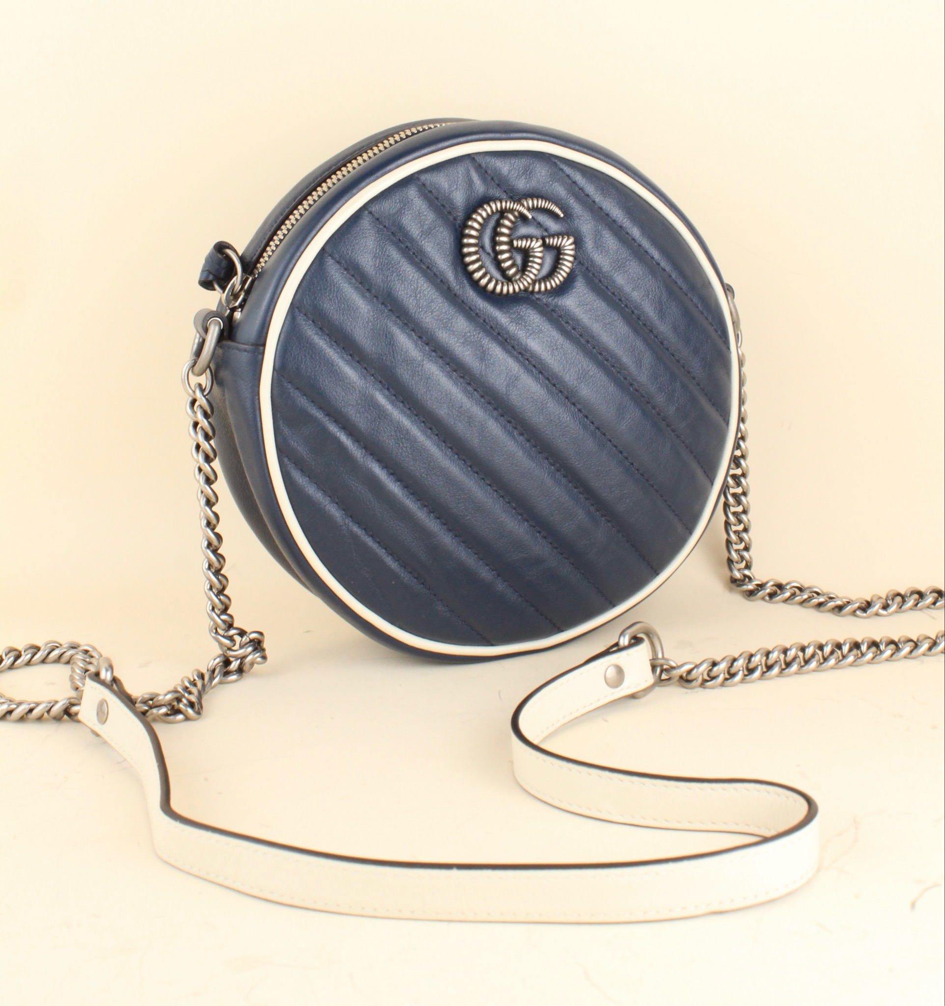 Gucci GG Marmont Round Mini