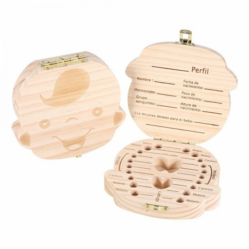 Completa caja de madera para guardar los dientes de leche.
