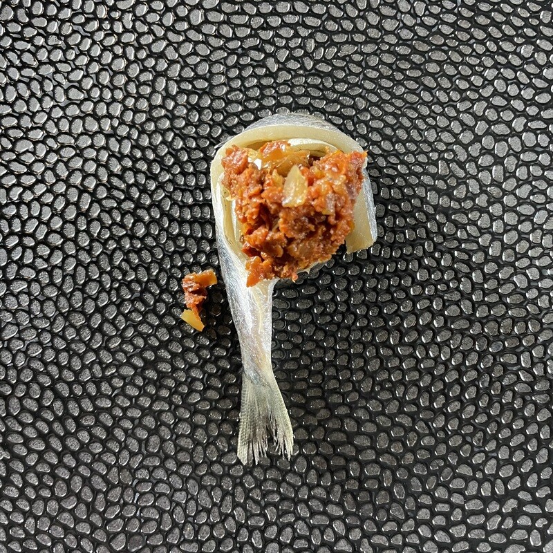 Śledź z pastą z suszonych pomidorów