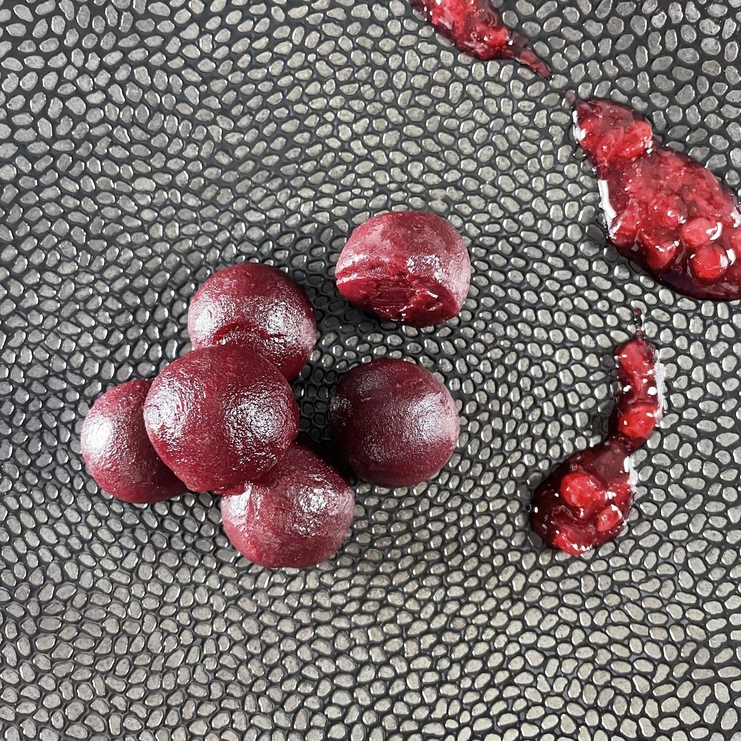 Buraczki w miodzie z wiśniami