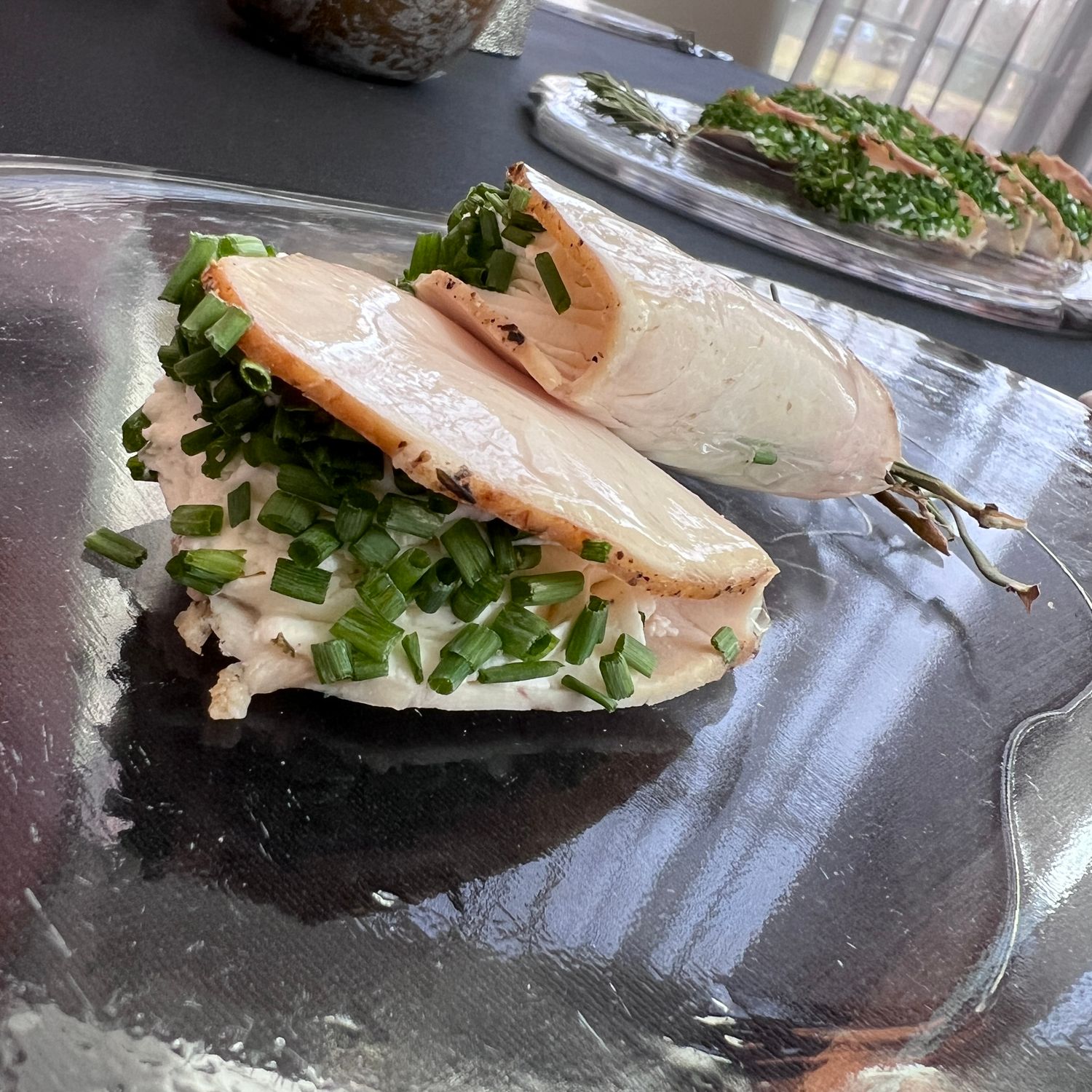 Schab pieczony z musem chrzanowym