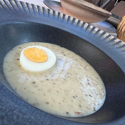 Biały barszcz z jajkiem