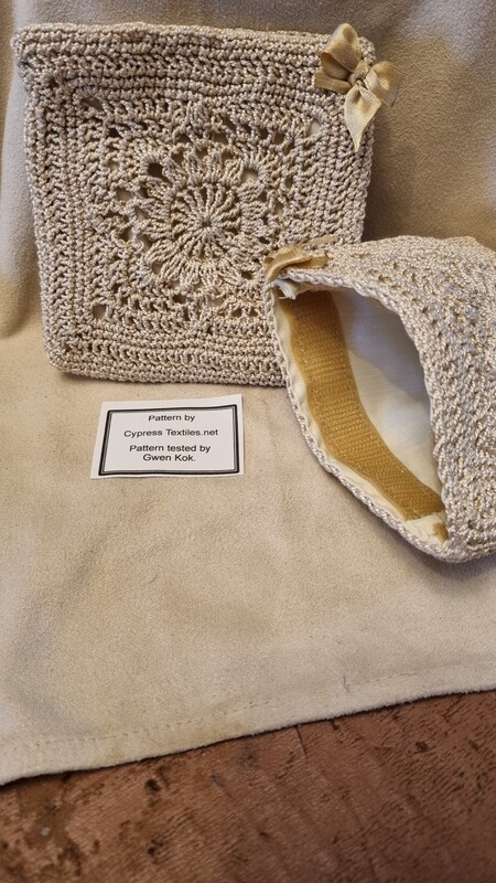 Shiny ivory purse