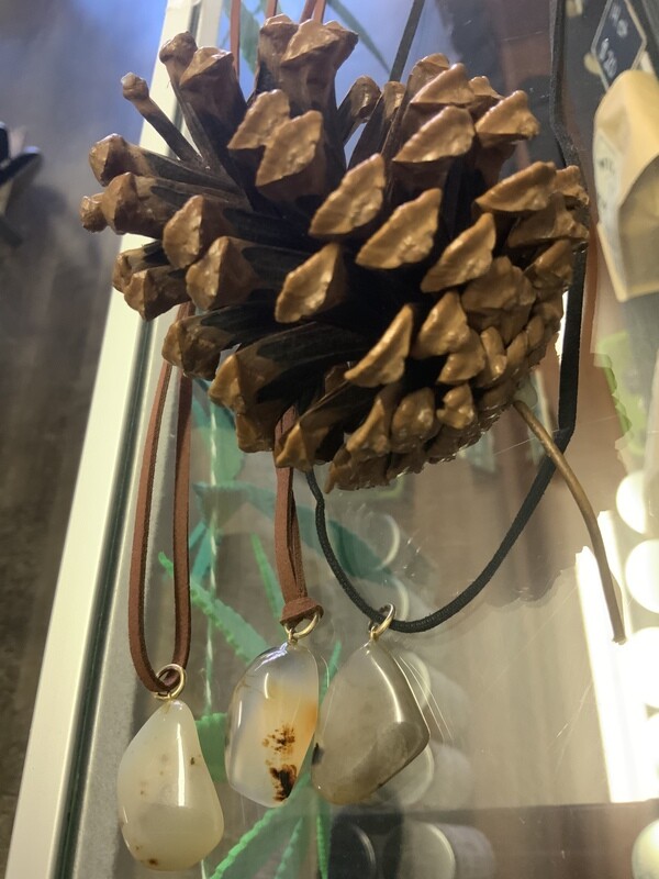 AGATE NECKLACE