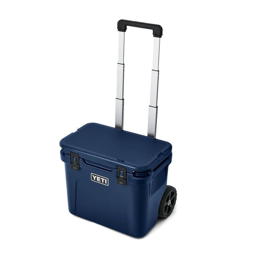 Roadie 32 Wheeled Cool Box, Colour: Navy