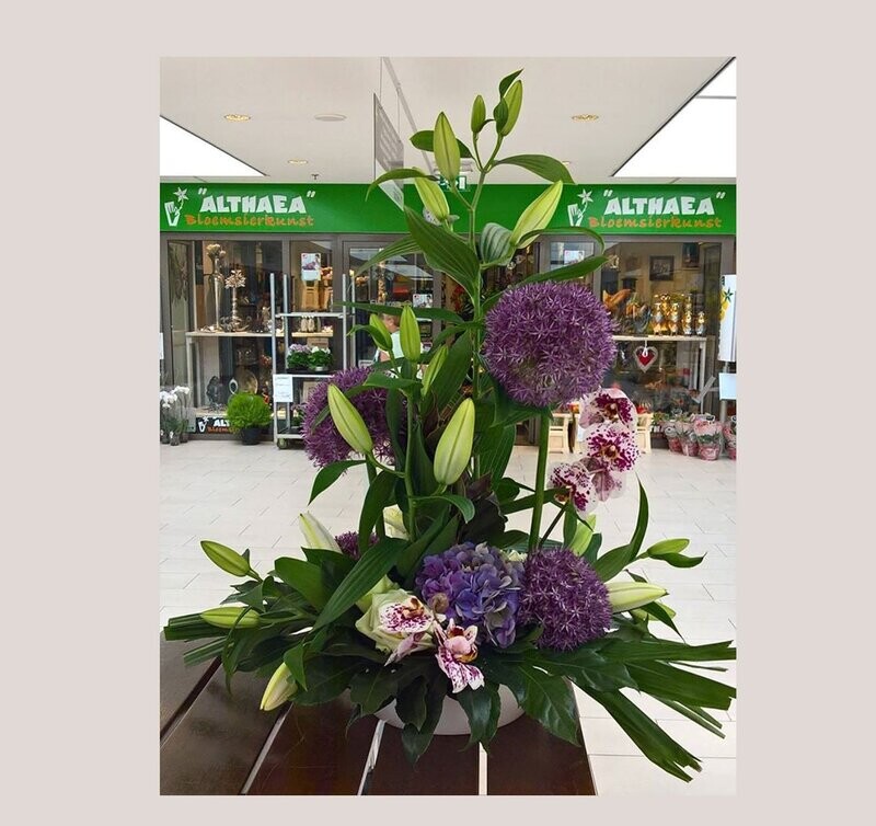 Bloemstuk met paarse bloemen