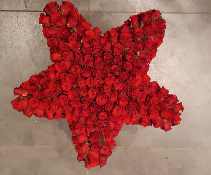 Rouwbloemen in stervorm
