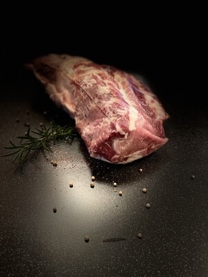 Mangalitza Nackensteak am Stück. Grillprofis sagen &quot;Das Mangalitza- Nackensteak ist das Beste Grillsteak vom Schwein, das es gibt&quot;