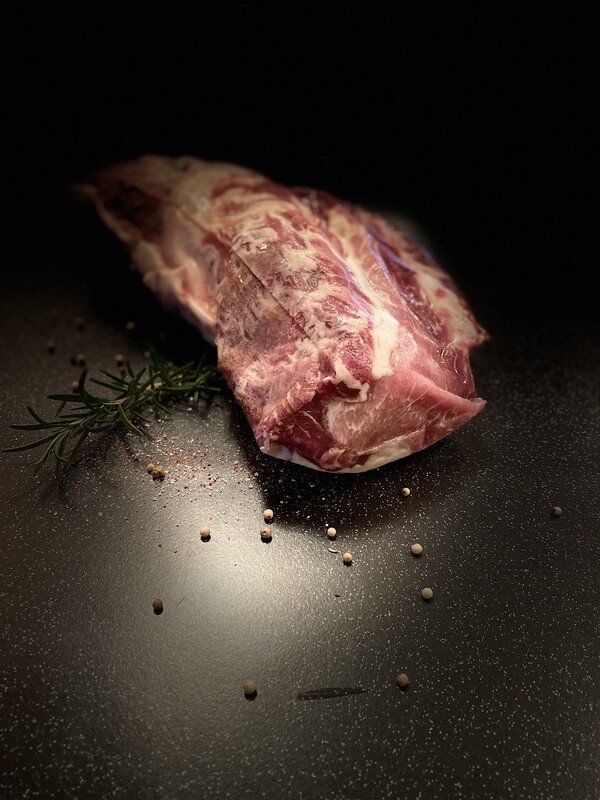 Mangalitza  Nackensteak. Grillprofis sagen &quot;Das Mangalitza Steak ist das Beste Grillsteak vom Schwein, das es gibt&quot; 2 kg am Stück