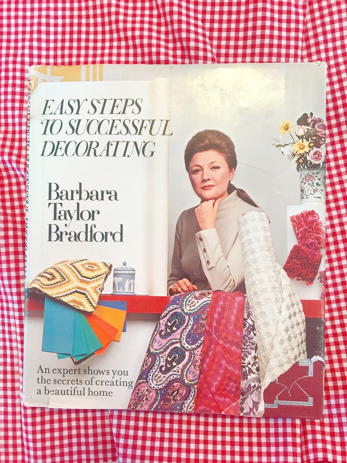 Easy Steps to Successful Decorating by Barbara Taylor Bradford - USED (1971)