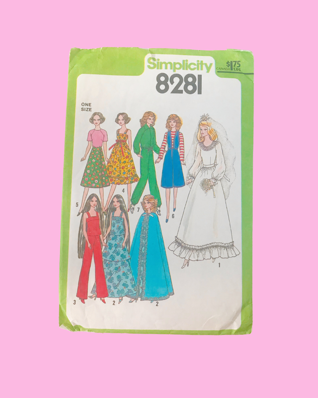 Vintage Simplicity Pattern # 8281 Wardrobe for Dolls such as Barbie, Cher &amp; Darci (1977) - USED