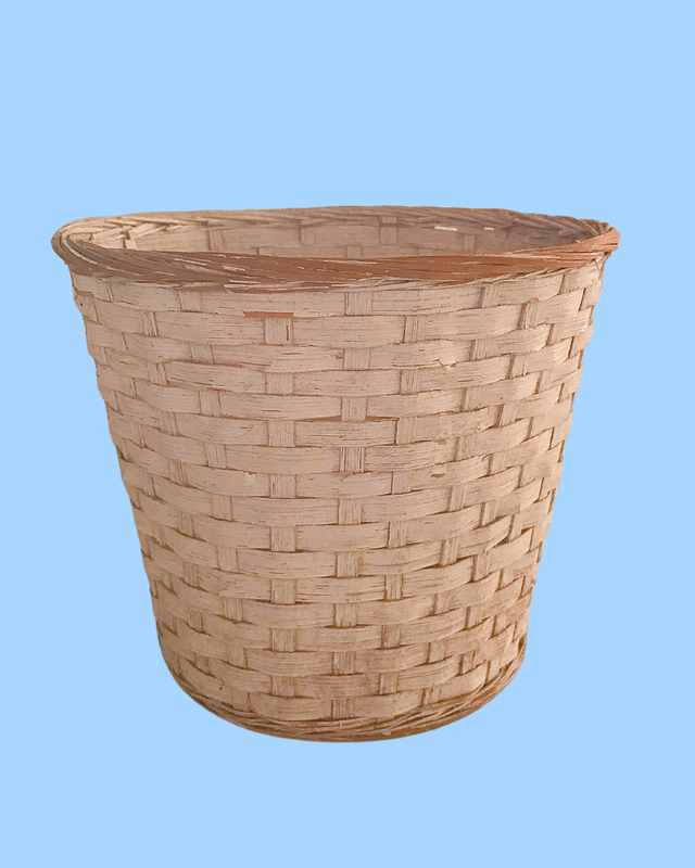 Vintage White Basket 7 1/2 in x 6 1/2 in