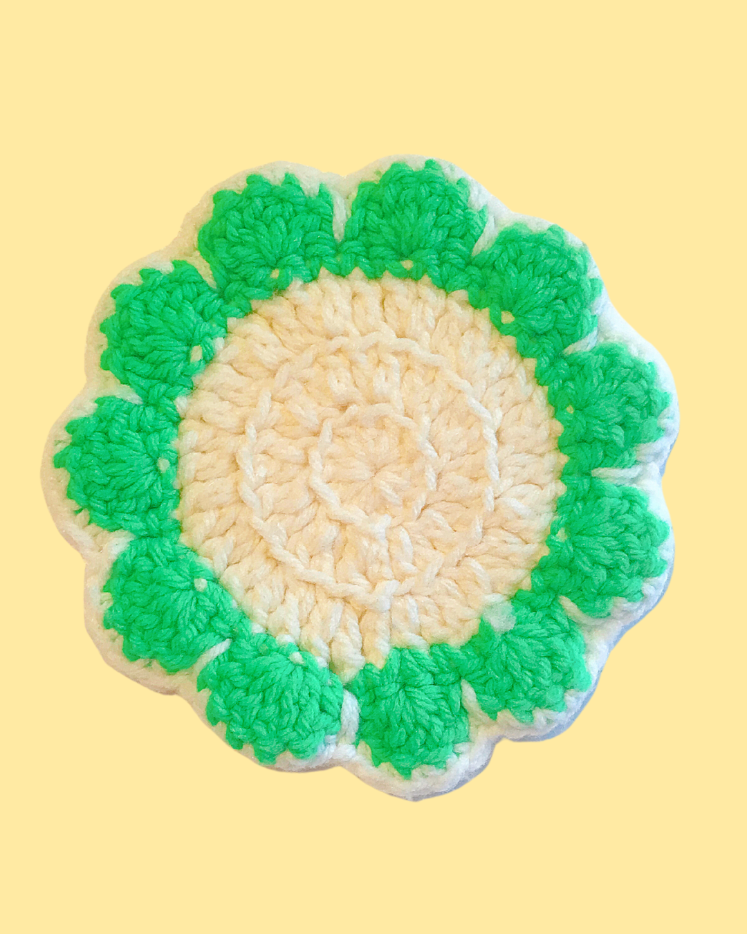 Vintage &amp; Handmade Green &amp; White Crochet Flower Hot Pad 5 1/2 in across