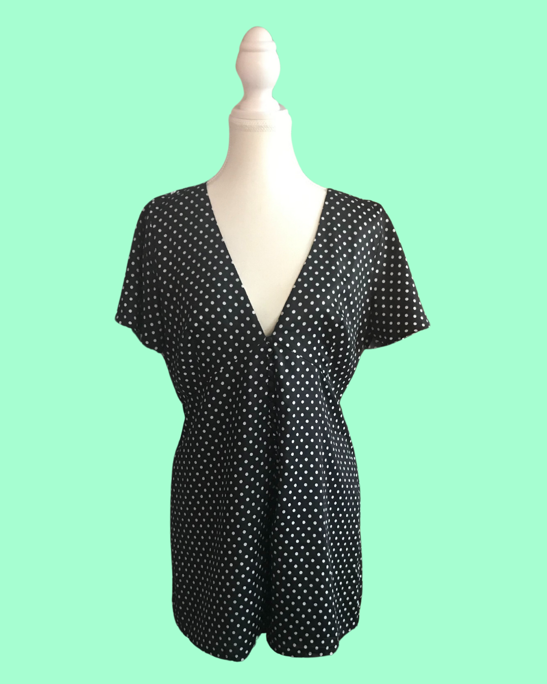 Black &amp; White Polka Dot Onzie Shorts Size M