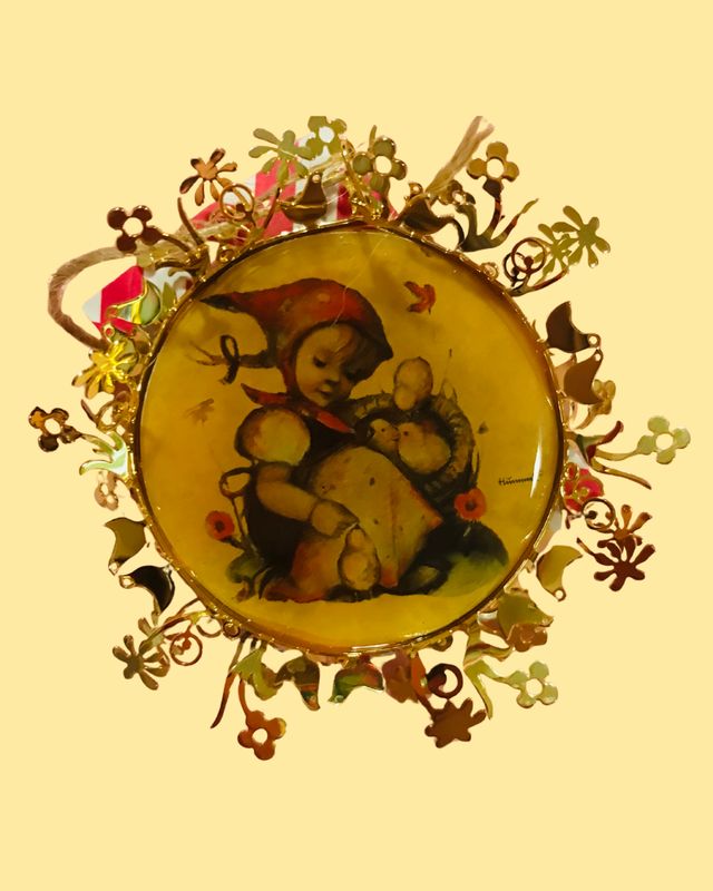 Vintage Hummel 24K Gold &quot;Chick Girl&quot; Ornament (1930&#39;s)