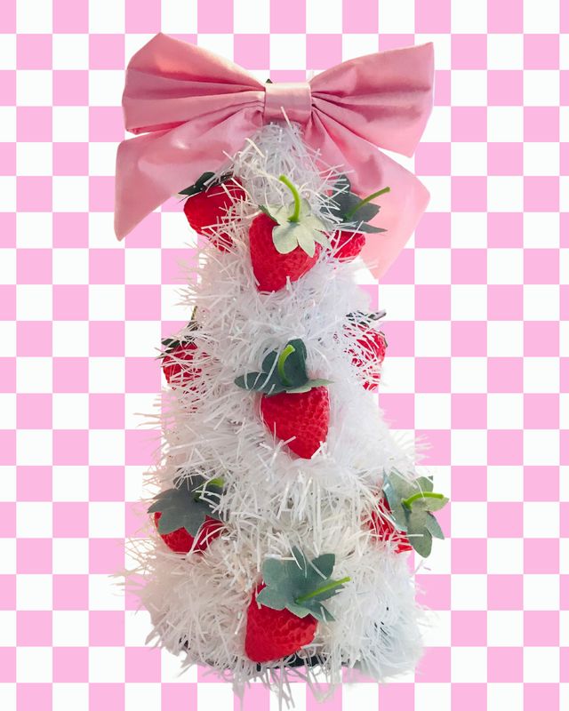 Fruity Christmas Tree - Strawberries
