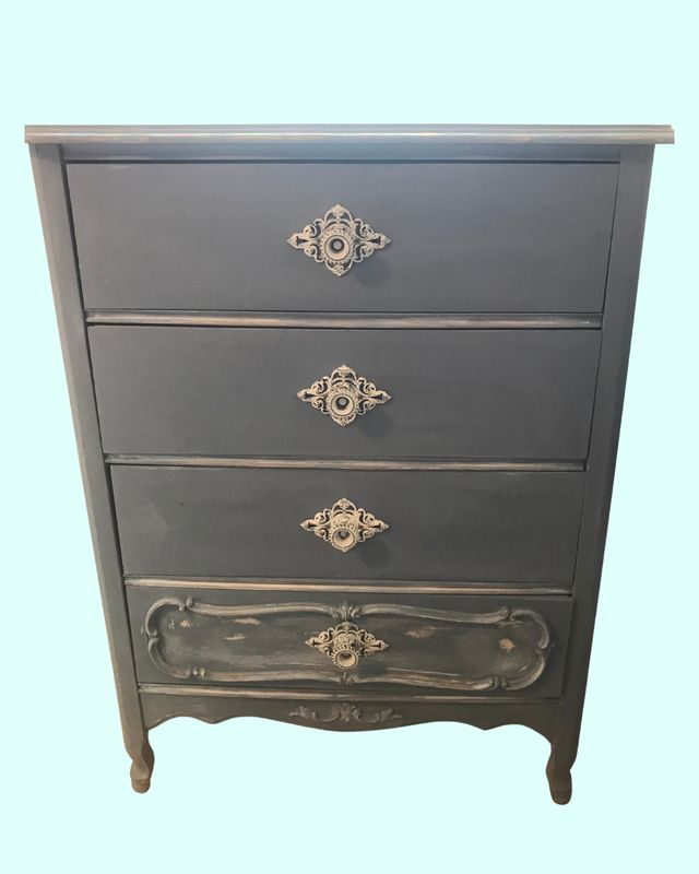Vintage Country Blue Dresser with 4 Drawers and Gorgeous Handles