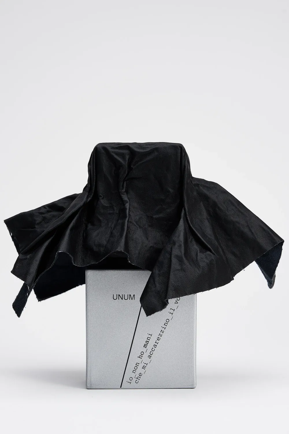 Io non ho mani che mi accarezzino il volto extrait de parfum 100 ml Io non ho mani che mi accarezzino il volto extrait de parfum 100 ml