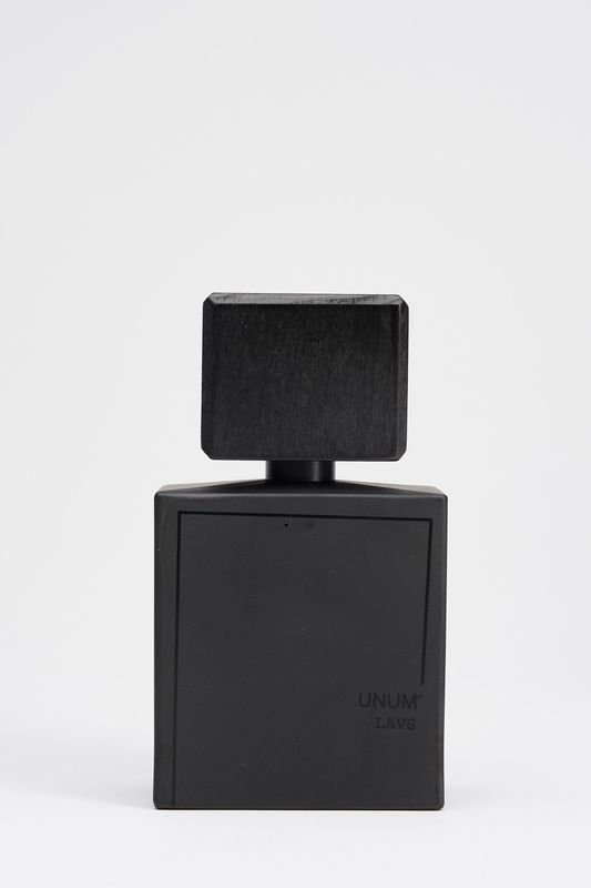 LAVS extrait de parfum 100 ml LAVS extrait de parfum 100 ml