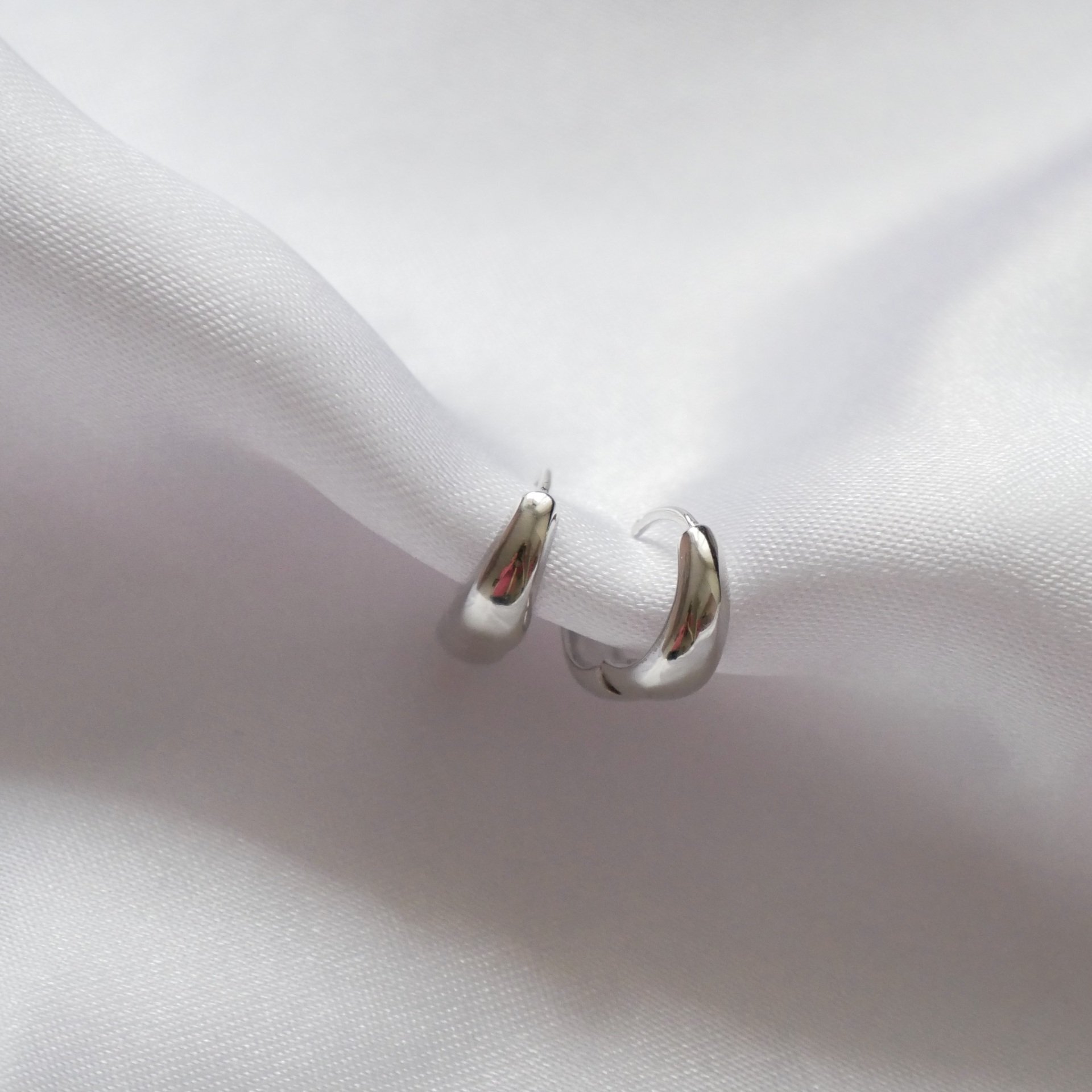 Oorbellen | Chunky ear huggies zilver