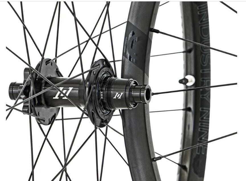 I9 1/1 TRAIL CARBON (STOCK BLACK)