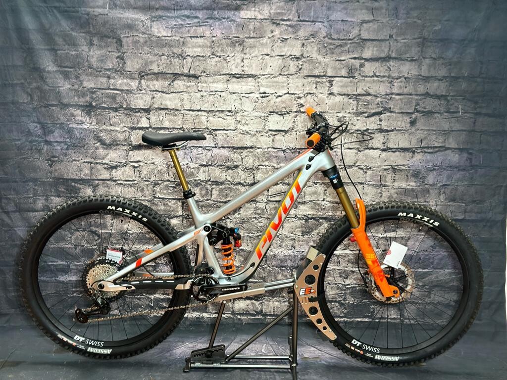 2023 PIVOT FIREBIRD PRO XT/XTR MEDIUM