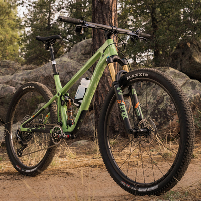 Nuevas en existencia / New in stock