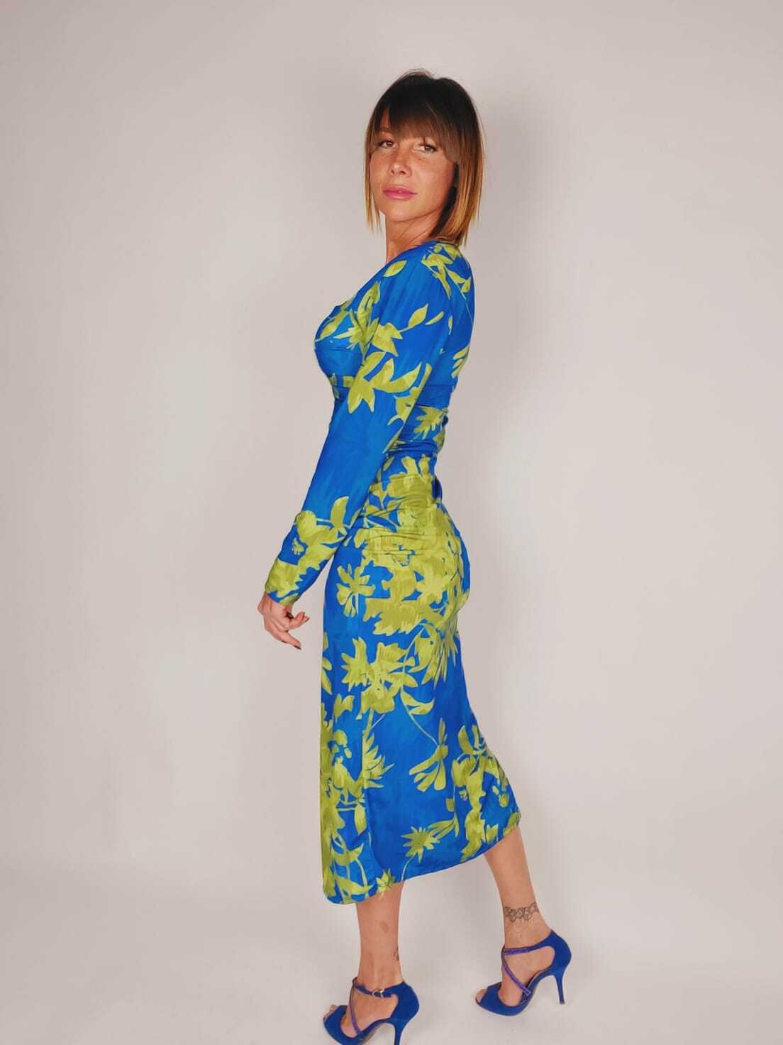 ABITO CON SPACCO LATERALE