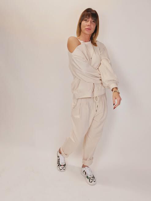 FELPA IN COTONE CON SPALLA SCOPERTA BURRO