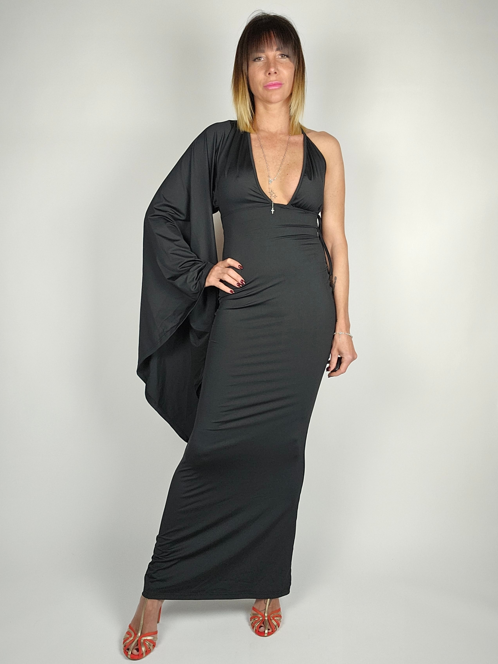 ABITO ADERENTE ASIMMETRICO NERO