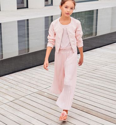 Elegante tuta ragazza