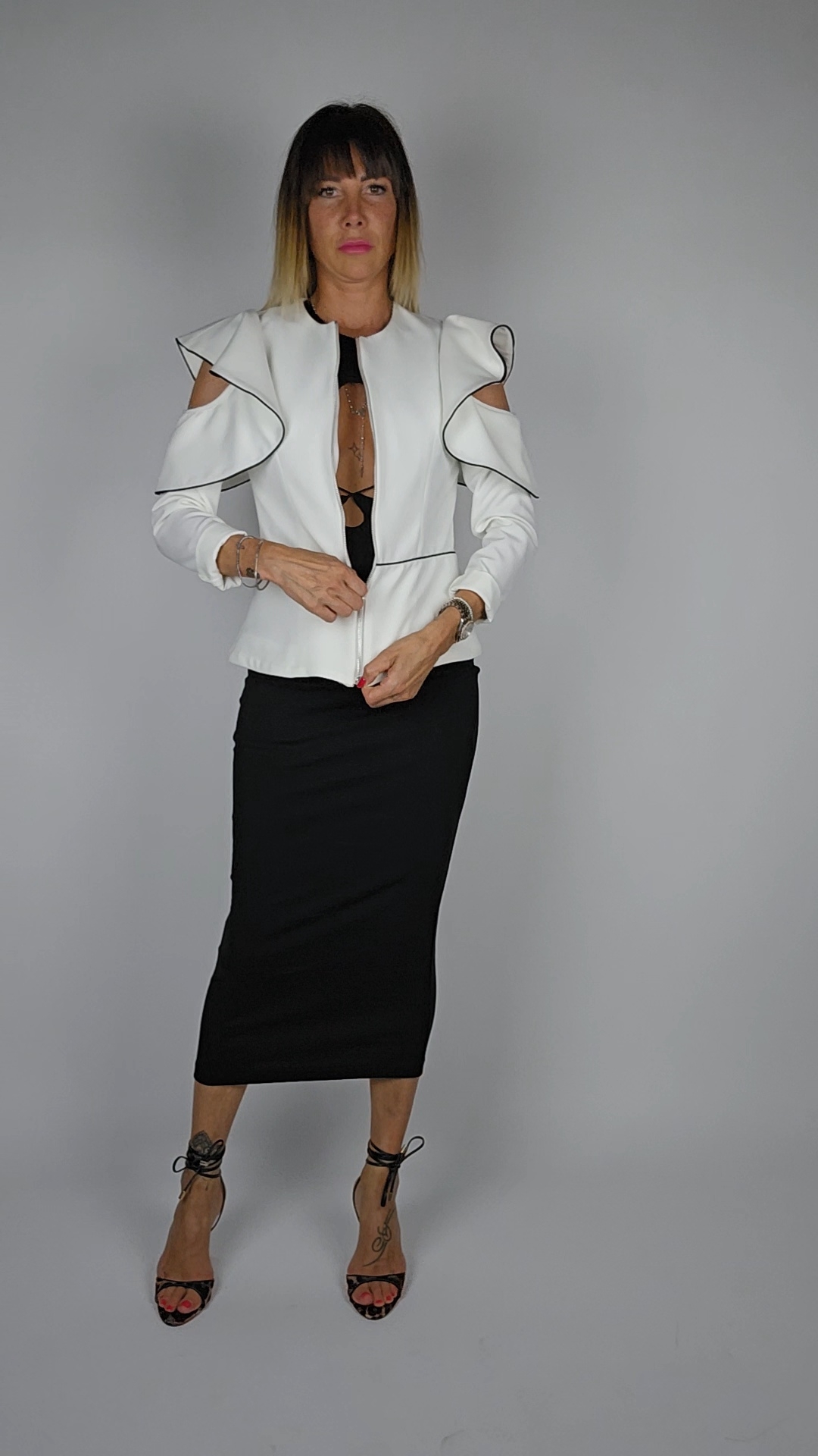 GIACCA OLLY CON APERURA SULLE SPALLE