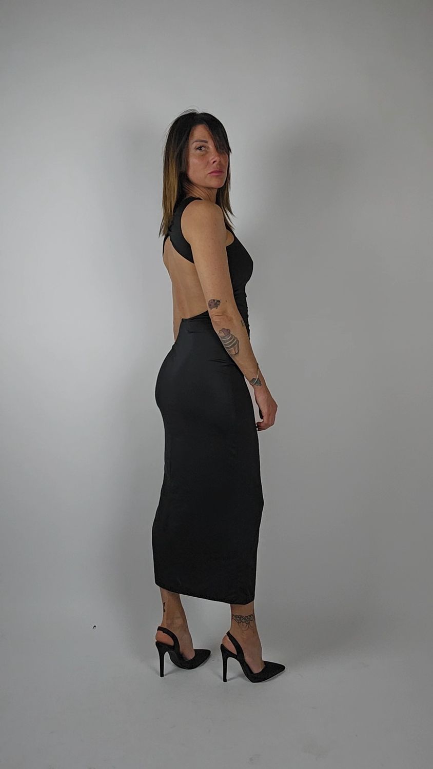 ABITO LUNGO CON CUT-OUT SULLA SCHIENA