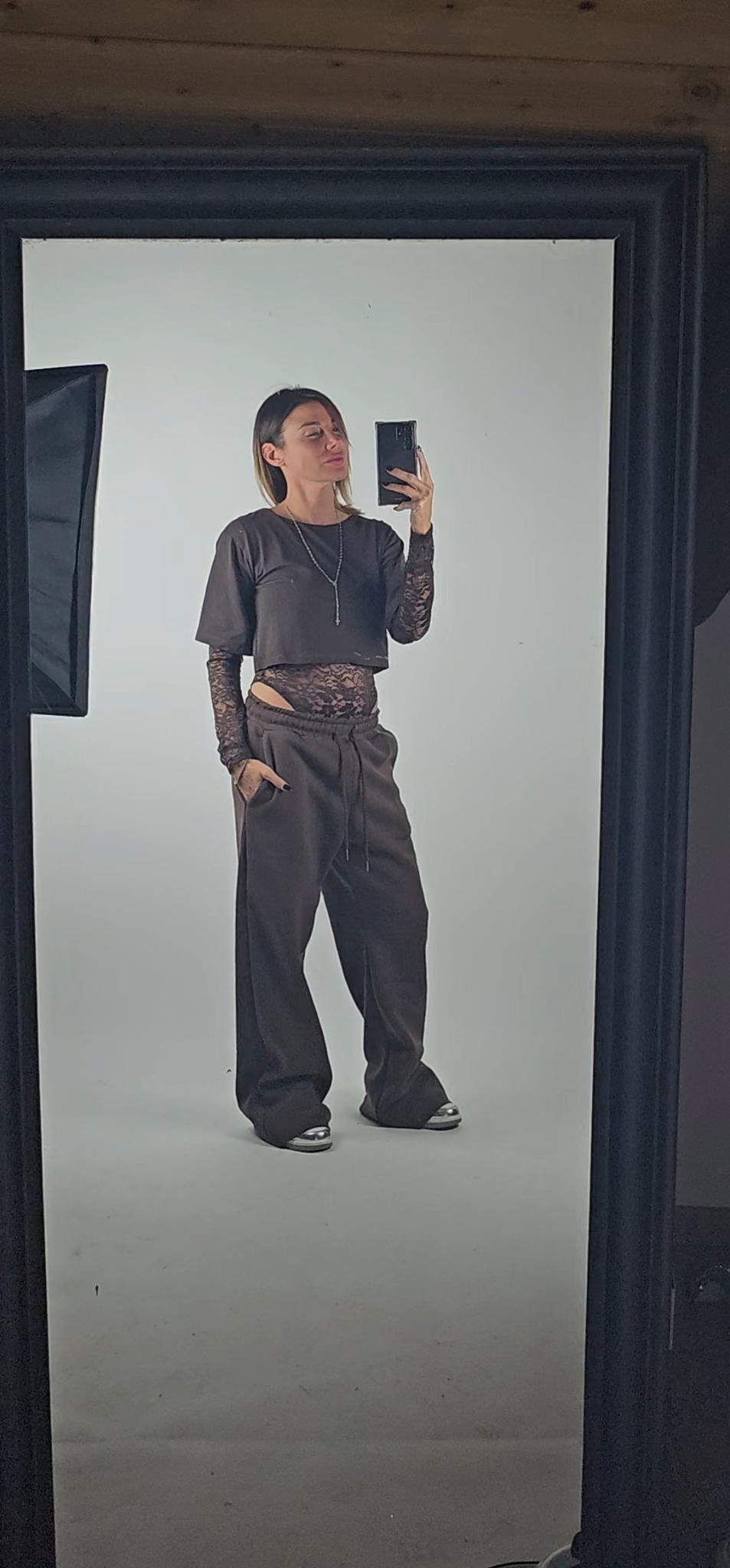 BODY IN PIZZO STELLA  CON T-SHIRT CIOCCOLATO