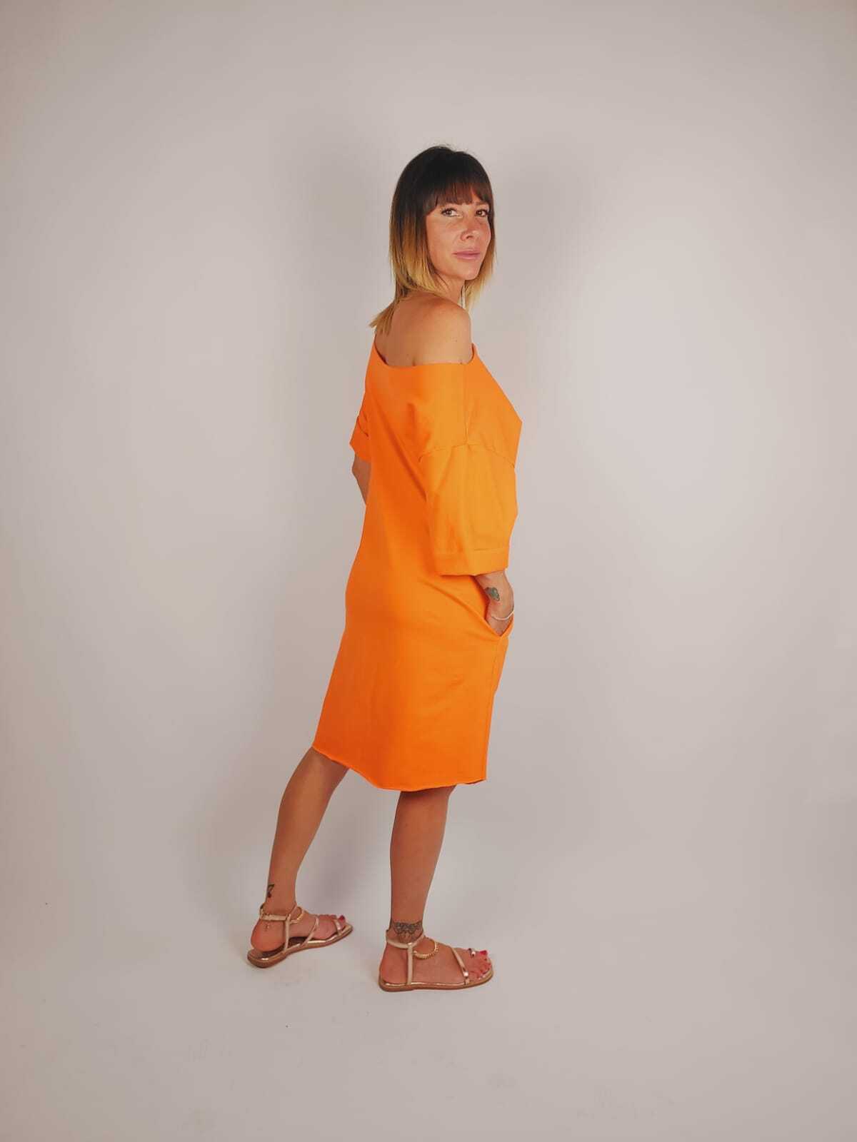 ABITO TAGLIO VIVO CON TASCHE ARANCIO