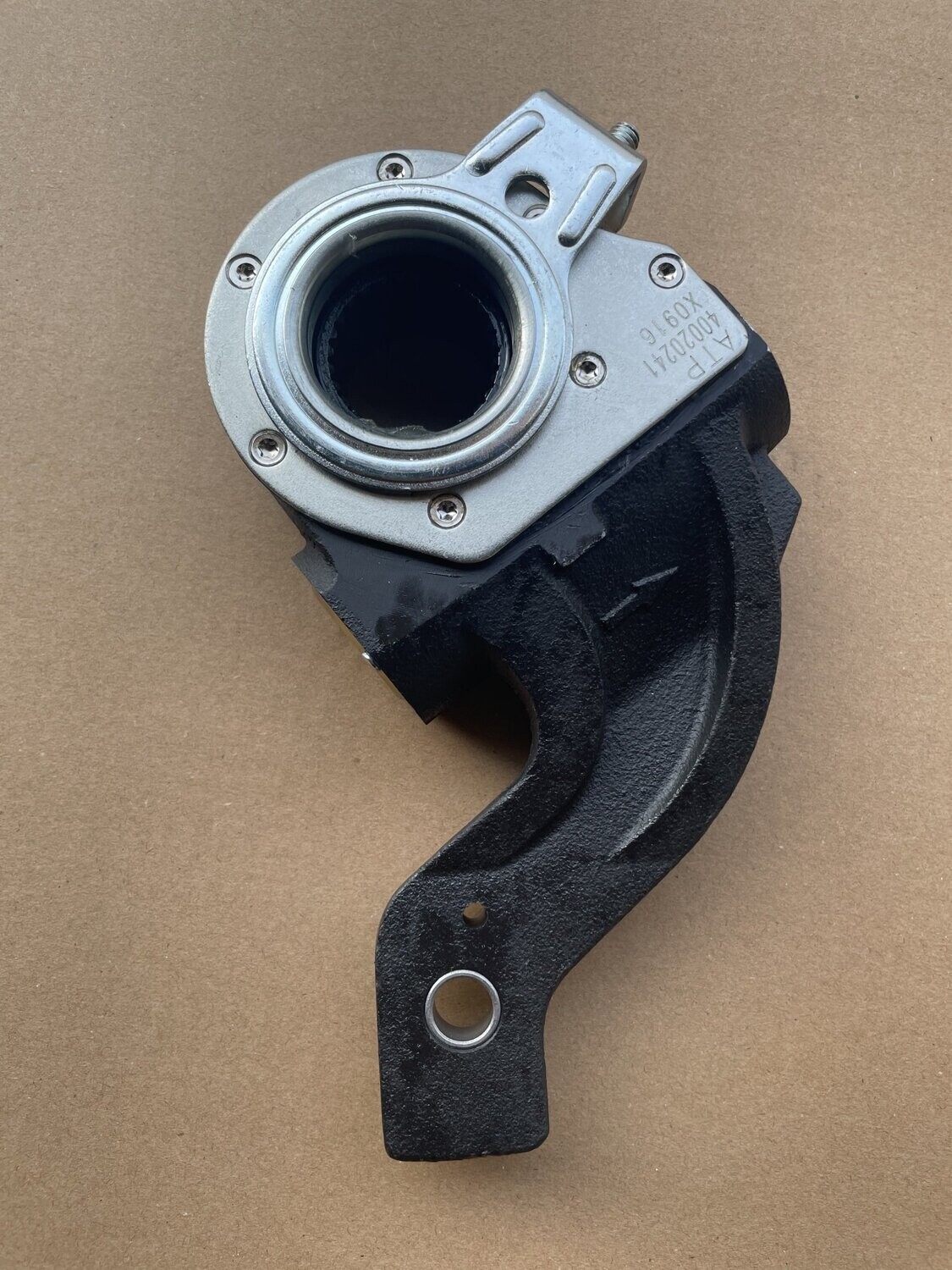 40020241 - Self-Setting Automatic Brake Adjuster (S-ABA) - Rear Brake, 5.5 in. Arm Length, 1.5 in. (Spline Diameter), 28 (Spline Quantity)