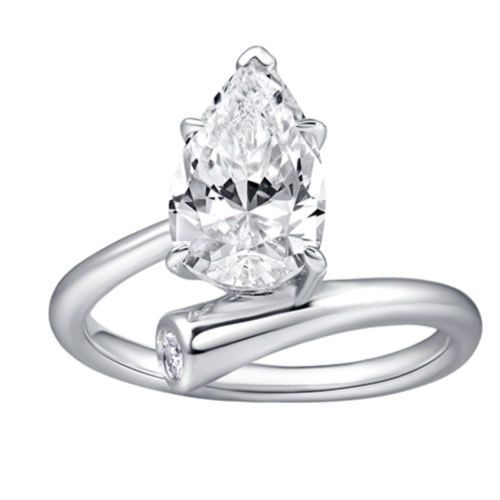 Wedge-shaped pear-shaped diamond ring