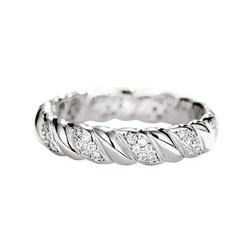 Diamond ring with knot