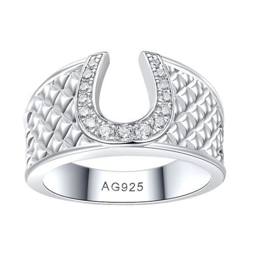 Horseshoe hammered ring