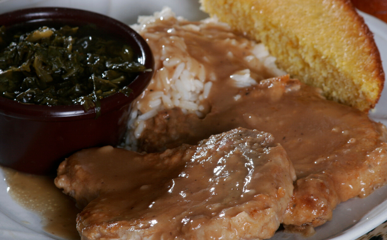 8ct Smothered Pork Chops with Gravy