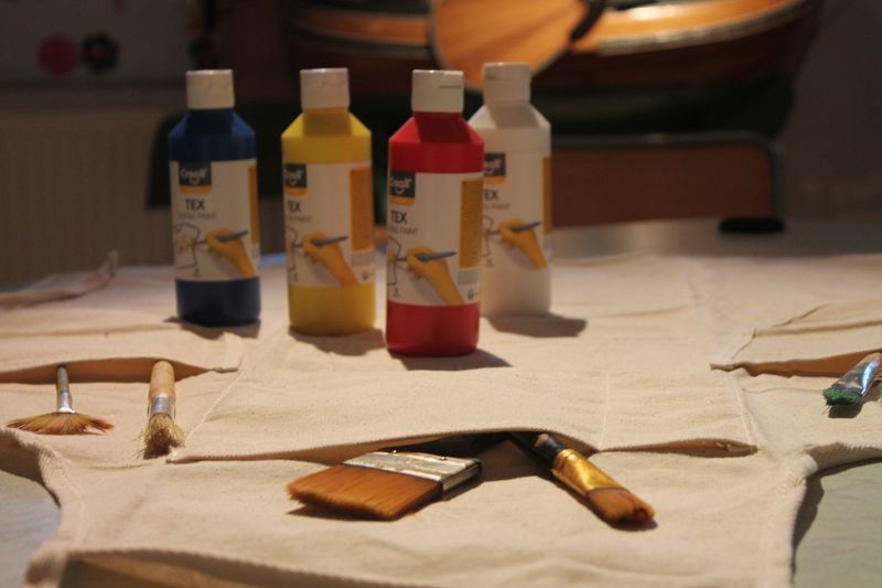 Een schort beschilderen bij Studio MiSt