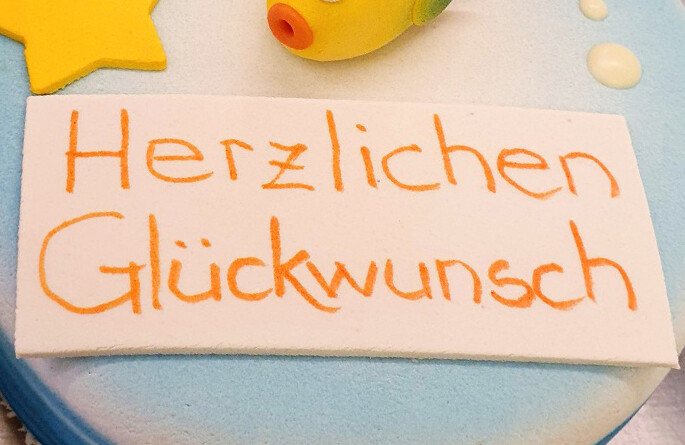Text auf Torte