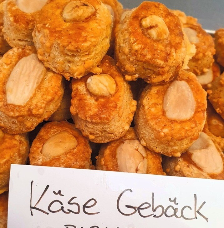 Käsegebäck mit Nuss und Mandeln 100g