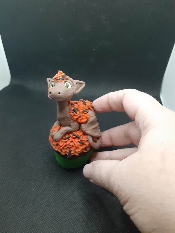 Cupcake dragon (Halloween goodie)