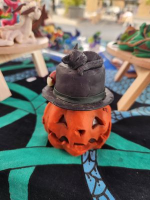 Pumpkin jar with cat and snail friends